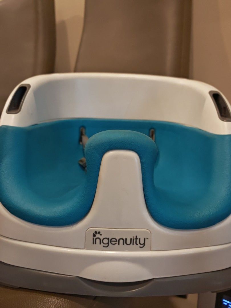 **IPOH AREA ONLY **Ingenuity baby base 2 in 1 seat (Category: Baby High Chairs) located in Ipoh. Submitted by choongly (Listing ID 1381916163, Image 1). Description: Everything functioning as per describe below: Tray Included 3 point harness Safety strap secures seat Self-storing, dishwasher safe tray 1 cup holders Lightweight for easy transport Converts from baby booster to toddler seat **Serious buyer can pm**.