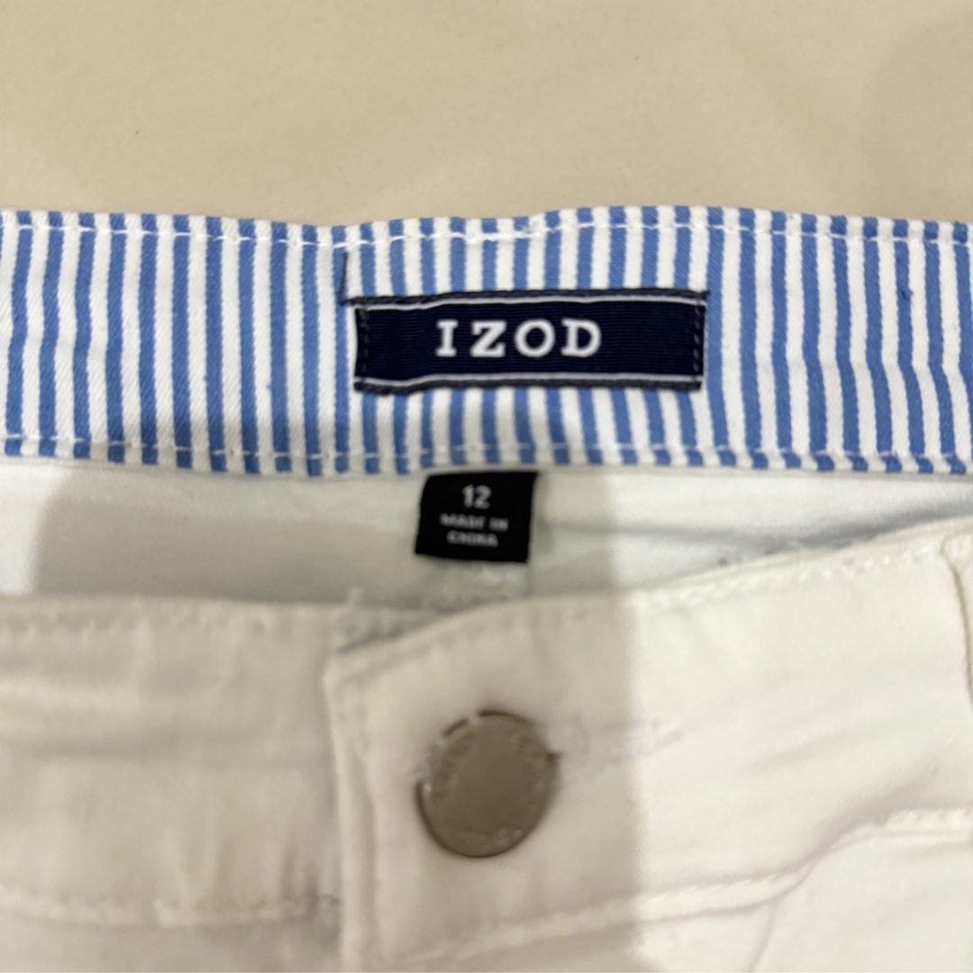 Izod White Tokong Shorts (Category: Shorts) located in Makati City. Submitted by nochuuu (Listing ID 1382007093, Image 2). Description: Size 12 Fit L-XL.
