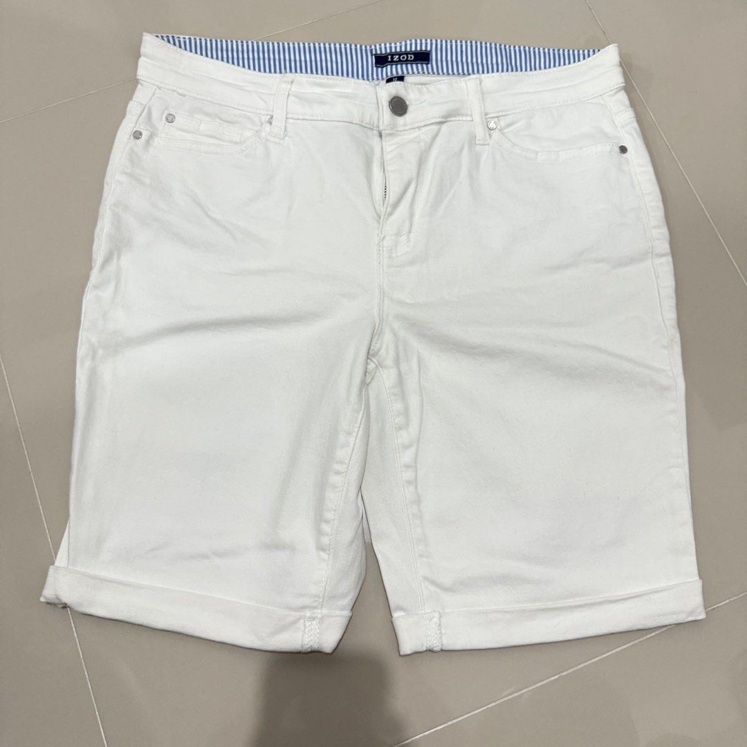 Izod White Tokong Shorts (Category: Shorts) located in Makati City. Submitted by nochuuu (Listing ID 1382007093, Image 1). Description: Size 12 Fit L-XL.