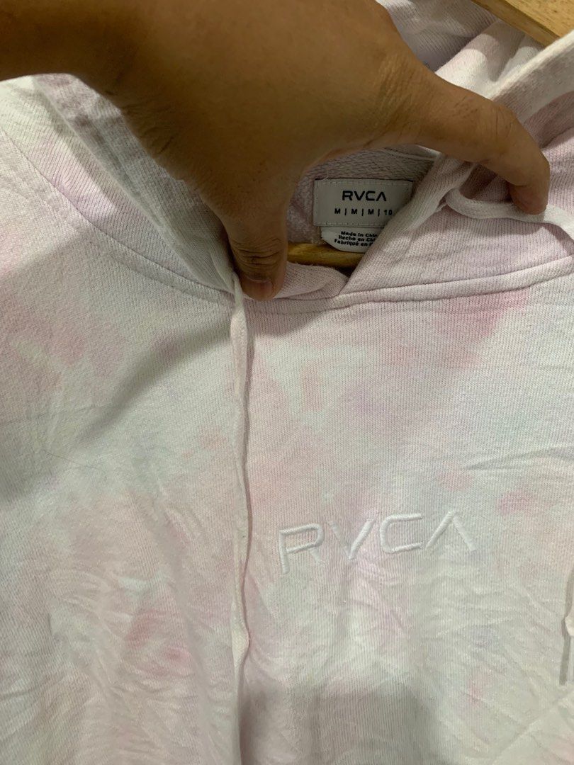 Jacket (Category: Coats, Jackets and Outerwear) located in Davao. Submitted by ryanagujet27568 (Listing ID 1382049414, Image 3). Description: R v C a Tie Dye Embroidered Logo Size Medium Width 22 Lenght 27 inches Excellent condition - No issue.