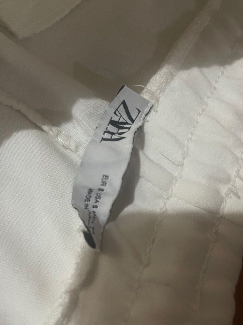 Joggers unisex (Category: Activewear) located in Las Pinas. Submitted by veniceest (Listing ID 1382037351, Image 2). Description: Like new unisex small joggers.