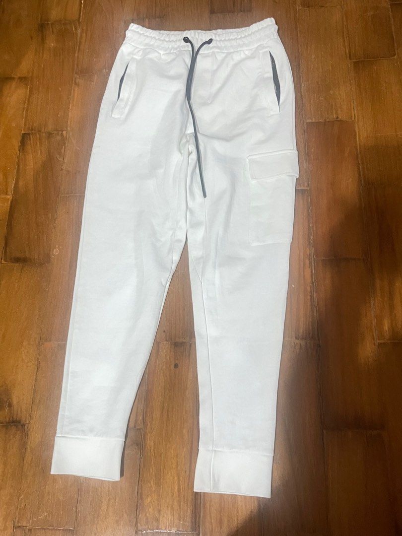 Joggers unisex (Category: Activewear) located in Las Pinas. Submitted by veniceest (Listing ID 1382037351, Image 1). Description: Like new unisex small joggers.