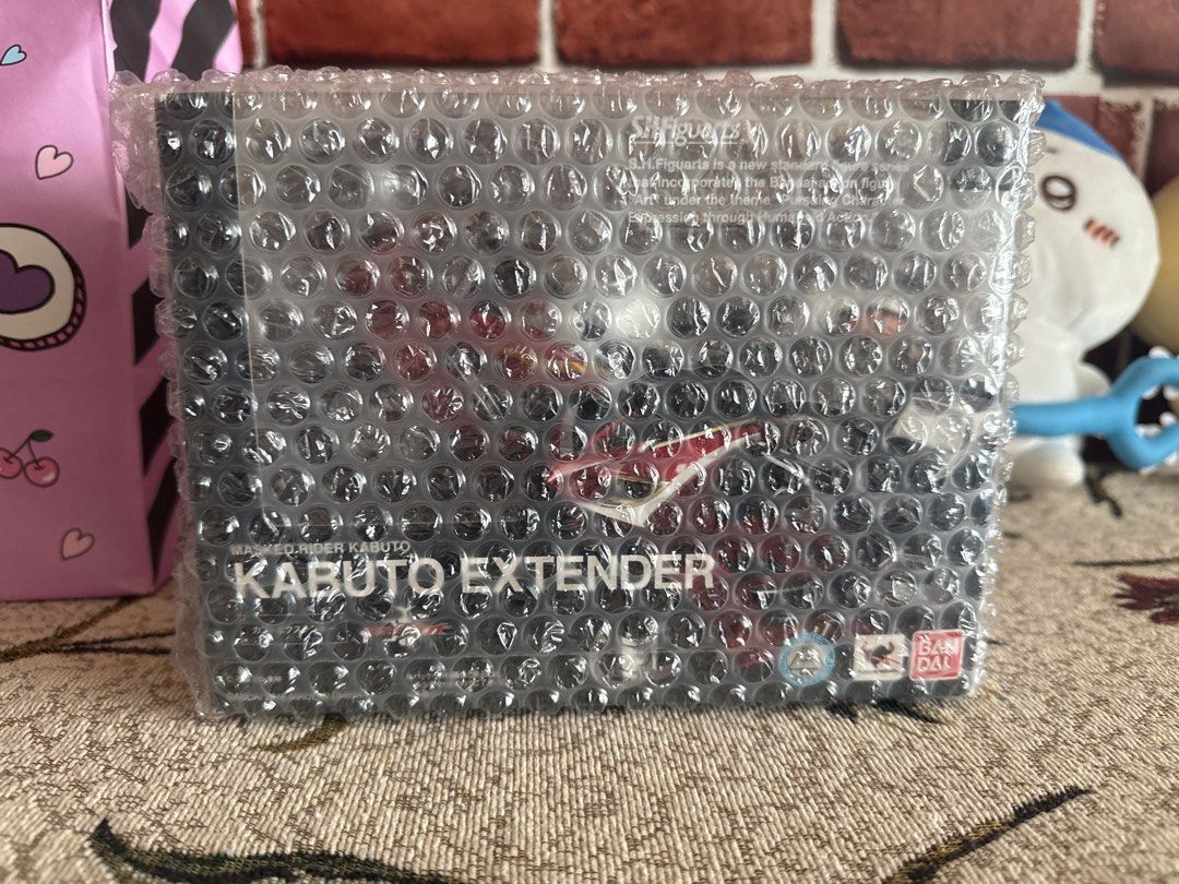 Kabuto extender - kamen rider kabuto sh figuarts figure (Category: Toys & Games) located in Singapore. Submitted by shinn_authentic_collectibles (Listing ID 1379537450, Image 1). Description: Bib perfect condition authentic Box condition 9/10 Self collect Tiong Bahru Q express add $5 .