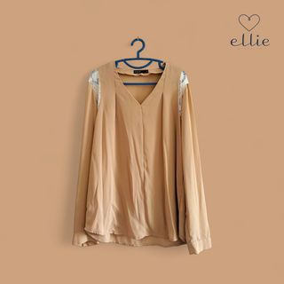 (Category: ) located in . Submitted by shopwithellie (Listing ID 1381976403, Image 1). Description: .