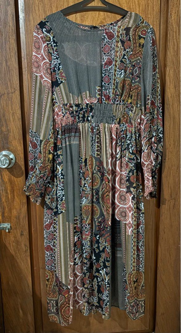 Long Sleeve Dress (Category: Dresses) located in Quezon City. Submitted by lencollado (Listing ID 1381918974, Image 2). Description: Fits M to L.