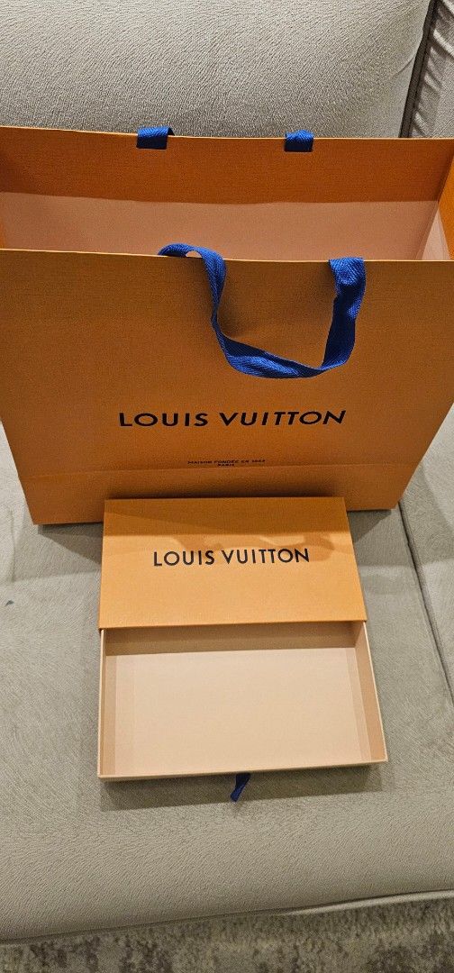Louis vuitton box original (Category: Luxury Bags & Wallets) located in Manila. Submitted by amandaadamstone (Listing ID 1382031958, Image 3). Description: louis vuitton box original from shop louis vuitton greenbelt clean.