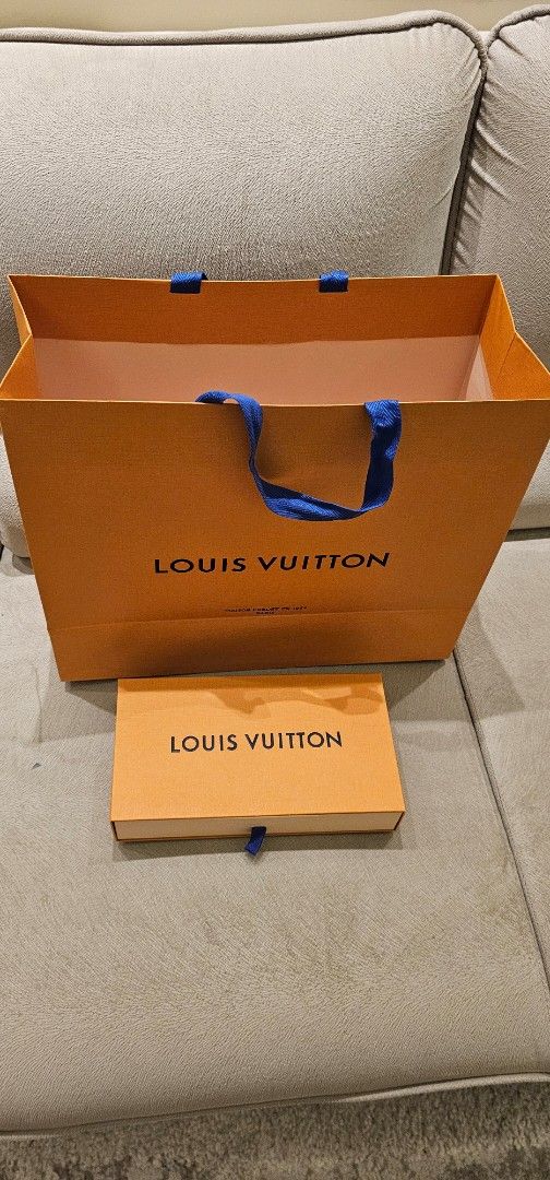 Louis vuitton box original (Category: Luxury Bags & Wallets) located in Manila. Submitted by amandaadamstone (Listing ID 1382031958, Image 2). Description: louis vuitton box original from shop louis vuitton greenbelt clean.