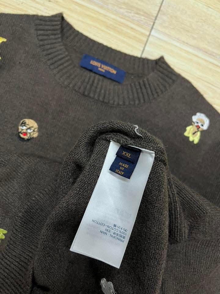 LOUIS VUITTON KNIT SWEATER (Category: Luxury Apparel) located in Baguio. Submitted by donedeal_2600 (Listing ID 1382076848, Image 3). Description: Dimes: 25.5x29 Stretchable Condition: Like new to brand new Color rate: 10/10 Complete tags Check photos for more details No issue .