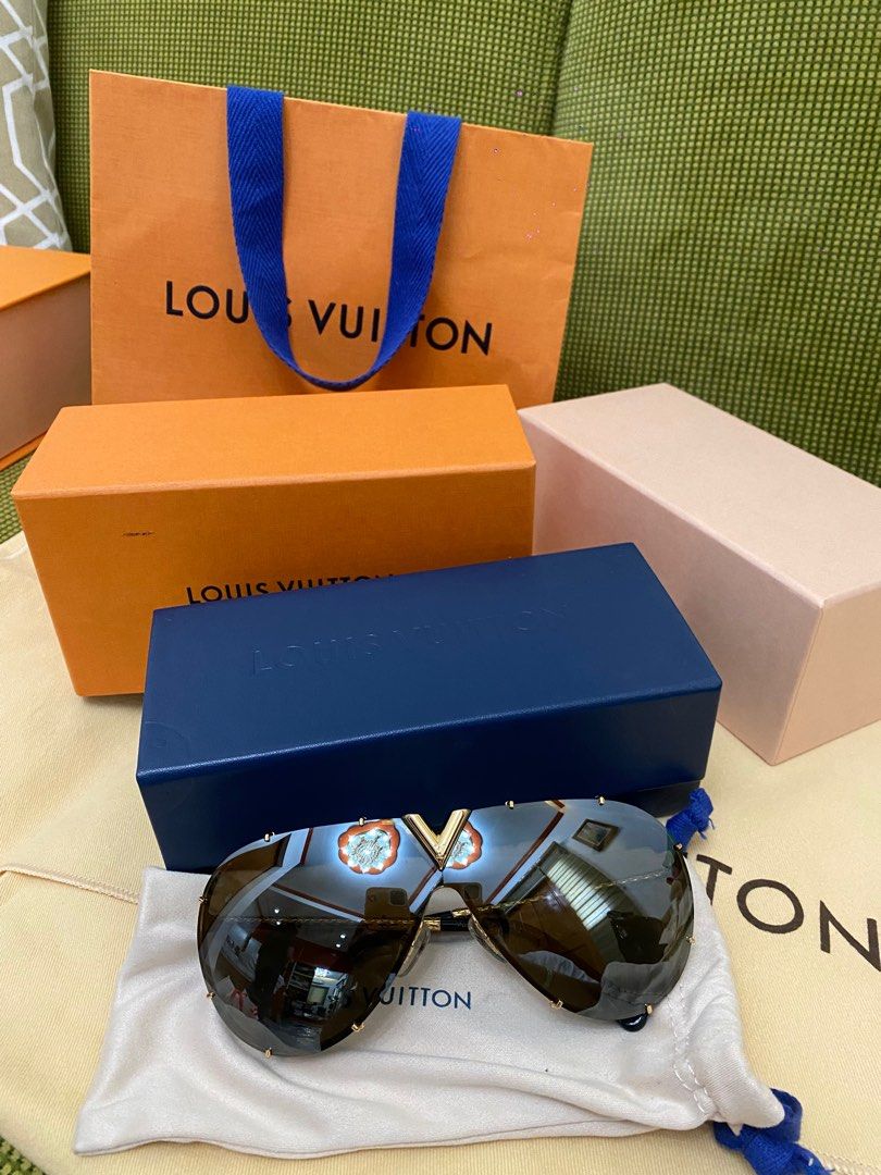 LV shades (Category: Luxury Accessories) located in Manila. Submitted by fun2bewith22527 (Listing ID 1382020280, Image 1). Description: Used once only .