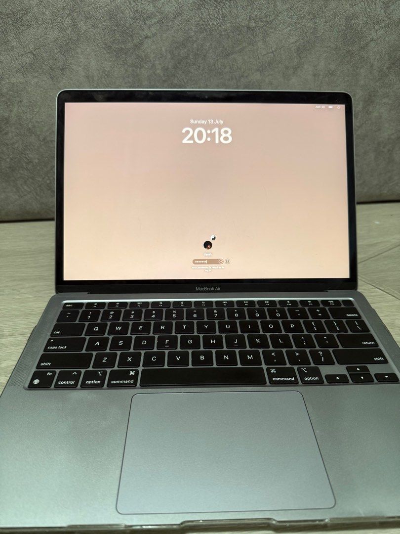 MacBook Air M1 2020 (8GB RAM // 256GB storage)63221269685251111