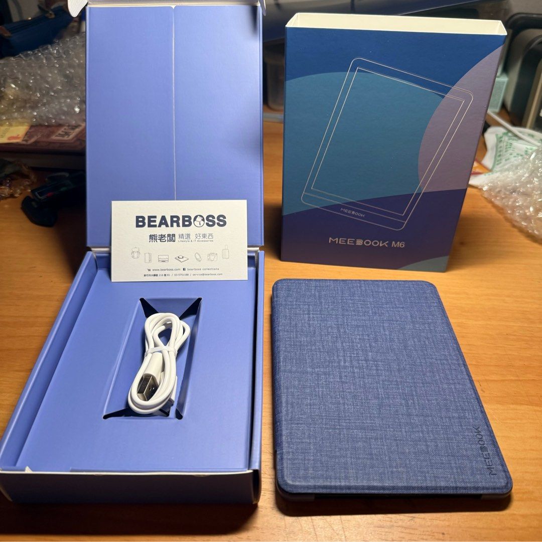 由 gee.cha (刊登 ID 1382075197，圖片 2) 提交，位於 高雄市 (Kaohsiung) 的 Meebook M6 黑白閱讀器 保固內附原廠保護殼充電器 (類別：電子書閱讀器)，說明：原價4480，四月熊老闆實體店購入，保固卡會隨機寄出 附原廠藍色保護殼 因想升級故售出 沒有摔到或重壓過。