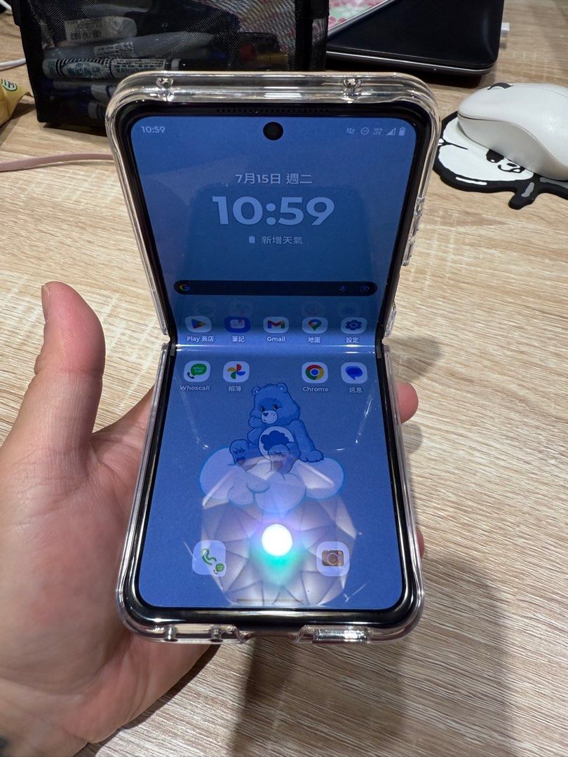 由 uannw (刊登 ID 1382069526，圖片 1) 提交，位於 新竹縣 (Hsinchu County) 的 Motorola razr60 近全新 (類別：Motorola)，說明：近全新 使用不到半個月 有裝殼 有貼膜 沒有任何刮痕。
