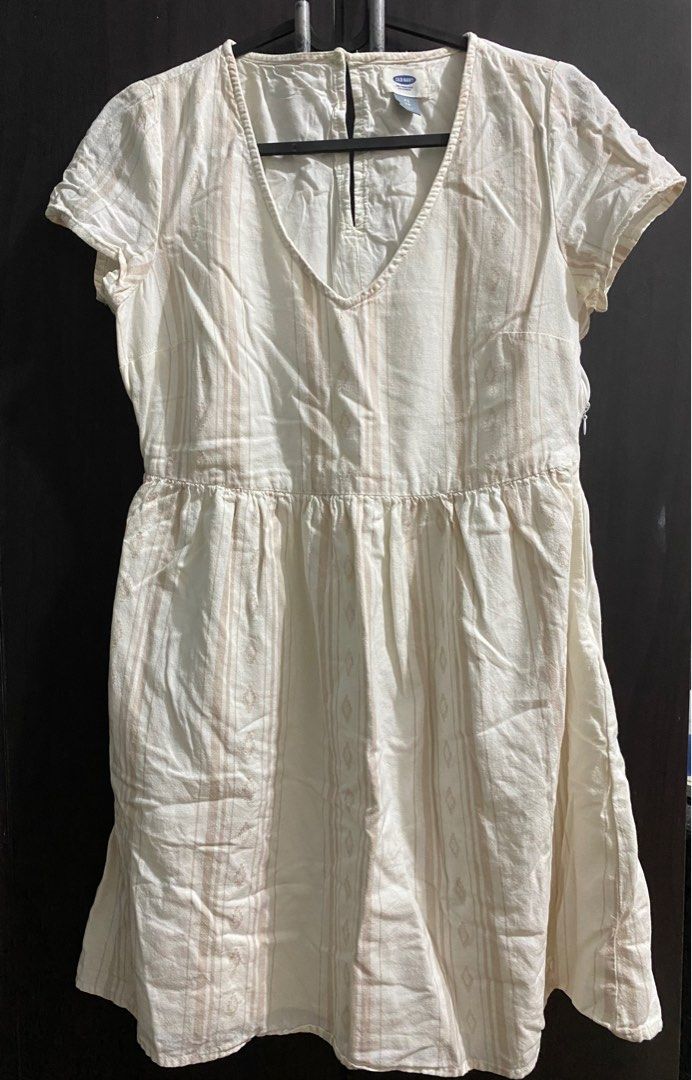 Old Navy Casual Dress (Category: Dresses) located in Quezon City. Submitted by greenery01 (Listing ID 1381954578, Image 1). Description: Size: XS Length:31.5 inches.