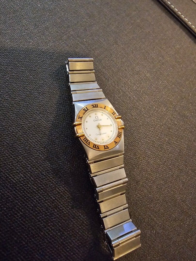 Omega Constellation Quartz (1995) – Full Set (Category: Luxury Watches) located in Makati City. Submitted by mickeygotengco (Listing ID 1382072260, Image 3). Description: Omega Constellation Quartz (Ref. 136.21000) – Full Set | 1995 Timeless and iconic — this vintage Omega Constellation Quartz, reference 13701000, was purchased in 1995 from Greenhills Watch Center and remains in well-preserved condition. Features a solid 18k gold bezel and claws,