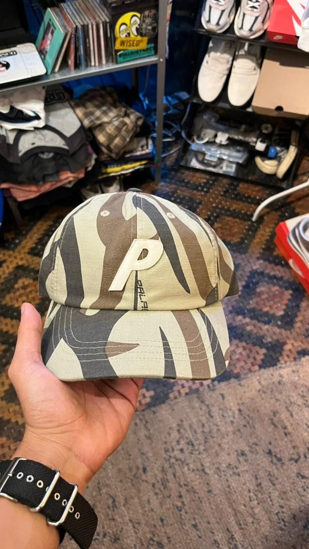 palace cap (Category: Cap & Hats) located in Petaling Jaya. Submitted by scoeby (Listing ID 1381993721, Image 1). Description: combo palace cap & carhartt condition as shown on picture cod : KL / Subang do hmu.