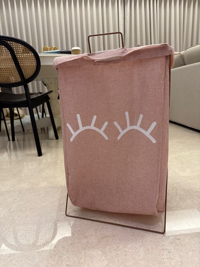 Pink Laundry Basket with Eyelash Design65073569463554110