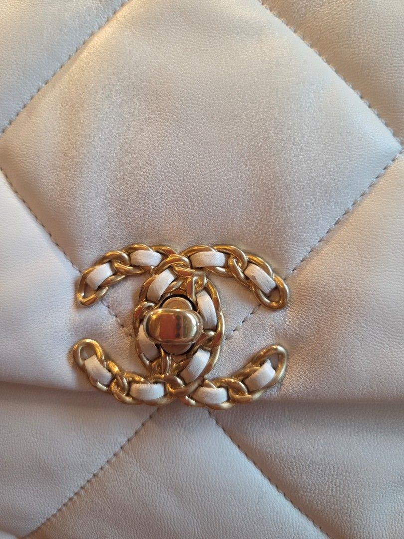 PL Chanel C19 Medium/large flap (Category: Luxury Bags & Wallets) located in Quezon City. Submitted by shop.mar.go (Listing ID 1381925311, Image 2). Description: preloved Chanel C19 lambskin series 30, hologram sticker intact white, tricolor hardware has minor dirt here and there but barely noticeable..