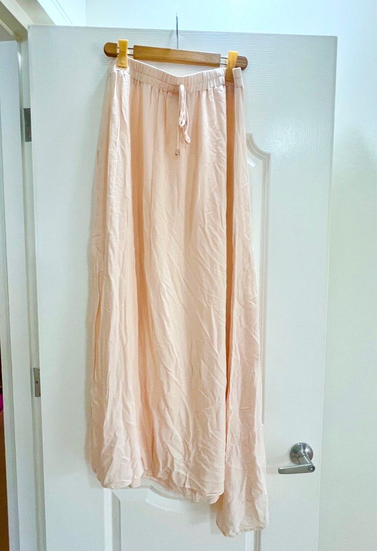 Plus size Shein Assymetrical Maxi Skirt (Category: Skirts) located in Las Pinas. Submitted by zarinc (Listing ID 1381950749, Image 3). Description: New, freshly laundered Size 1XL, see exact measurements on the photo. Assymetrical cut Apricot color.