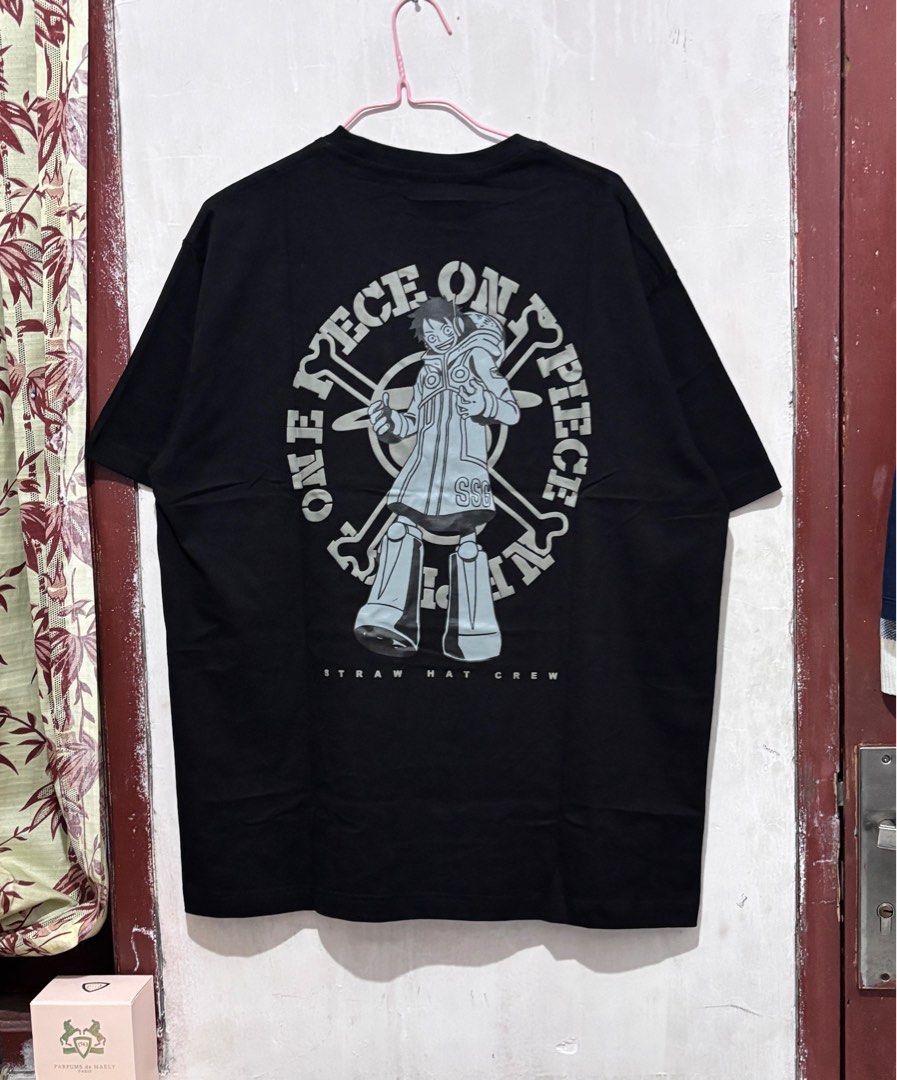 Pull&Bear X One piece tshirt Oversized, Fesyen Pria, Pakaian