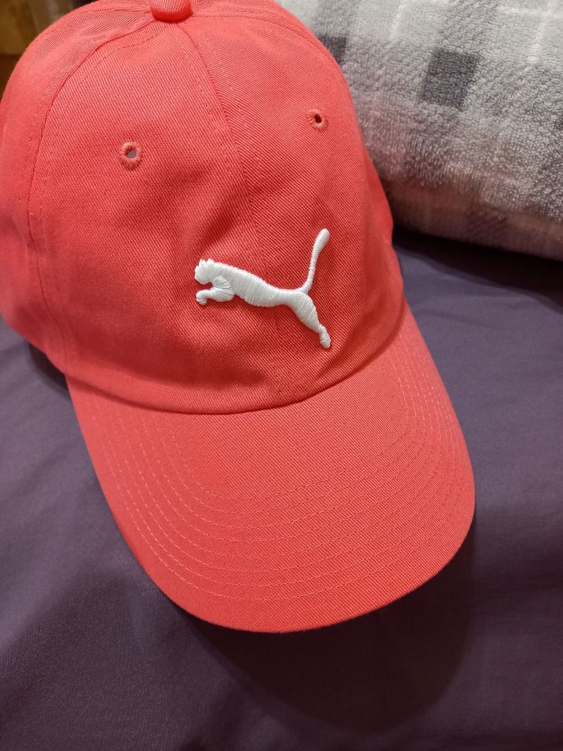 由 miamic (刊登 ID 1382021887，圖片 1) 提交，位於 新北市 (New Taipei) 的 PUMA 棒球帽 (類別：其他運動配件)，說明：照片拍出來有些色差，實際上的顏色較接近圖片中的深粉紅色。 後方調節大小部分為魔鬼氈。。