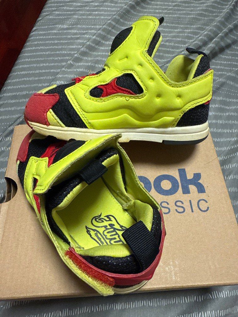 由 angel0982697629 (刊登 ID 1381981675，圖片 1) 提交，位於 台南市 (Tainan) 的 Reebok球鞋12公分 (類別：嬰兒及兒童流行時尚)，說明：超帥超時尚的小球鞋.12公分.無敵好看. 保存的很好.有正常使用痕跡（高標勿入） 保證正品.有原廠鞋盒。