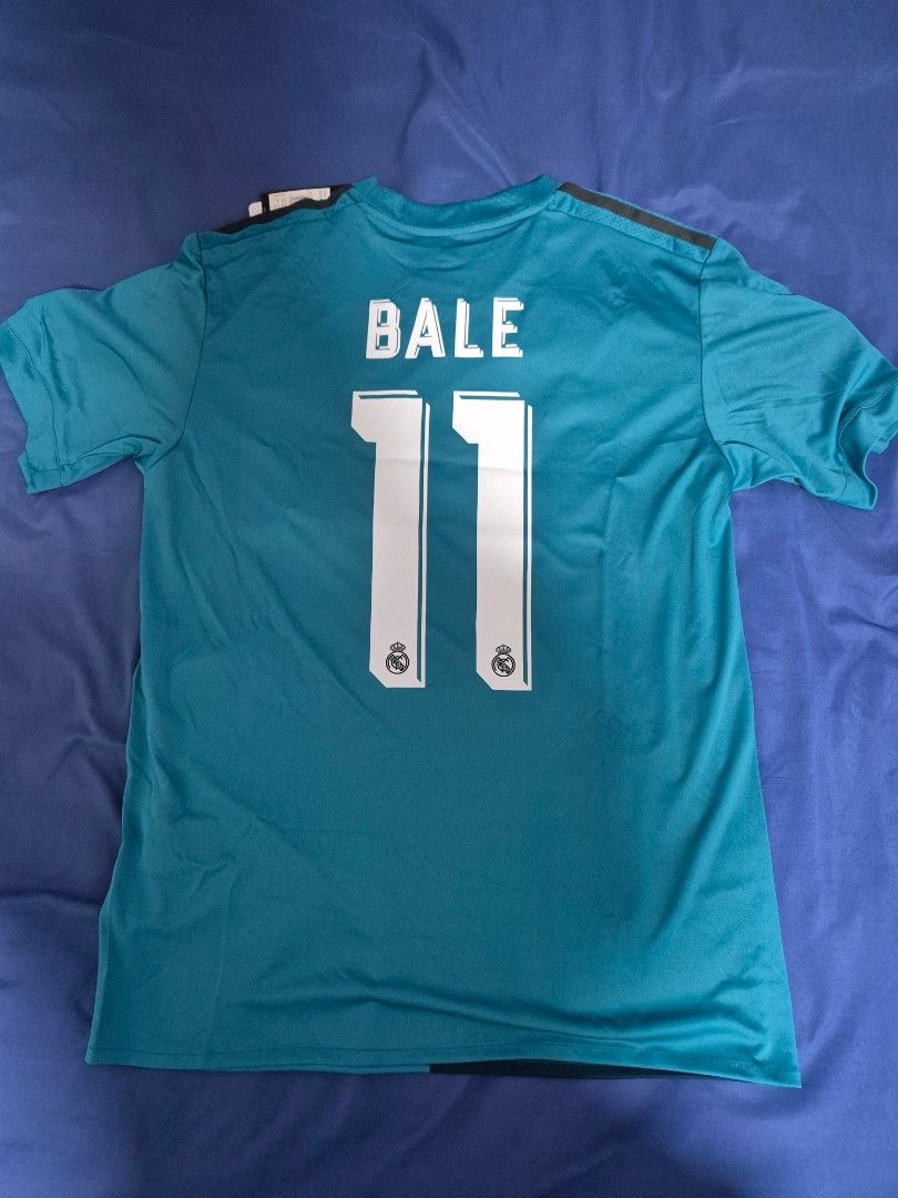 retro real madrid jersey (Category: Activewear) located in Singapore. Submitted by lianghao1013814 (Listing ID 1382016820, Image 2). Description: -2017 retro real madrid away kit -bale number 11 -never worn before -comes with tag AND bag -extra fee if i have to travel to your location -price negotiable (no lowballers).