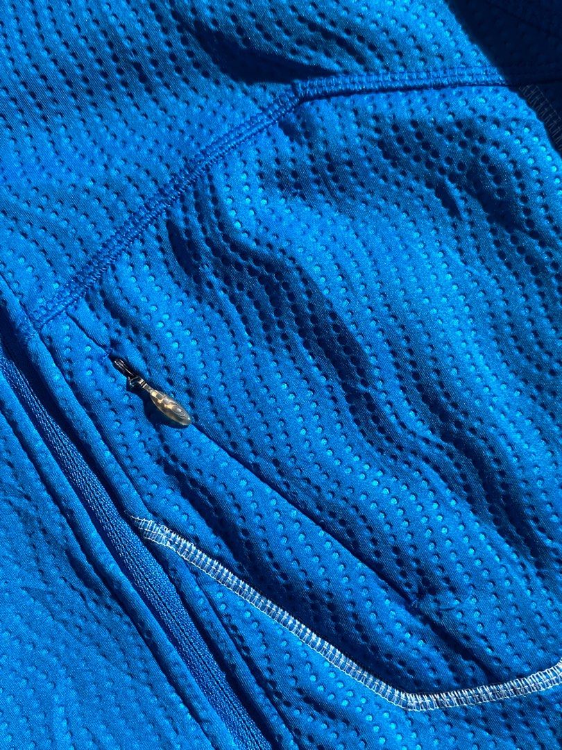SALOMON ACTI-THERM JACKET (Category: Coats, Jackets and Outerwear) located in Cabadbaran. Submitted by jersey.cobyming (Listing ID 1381913772, Image 3). Description: L: 28 " W: 21" Size on tag: L Excellent Condition | GOOD AS NEW Minor issue: natanggal lang jelly cover in main zipper Embroidered logo.
