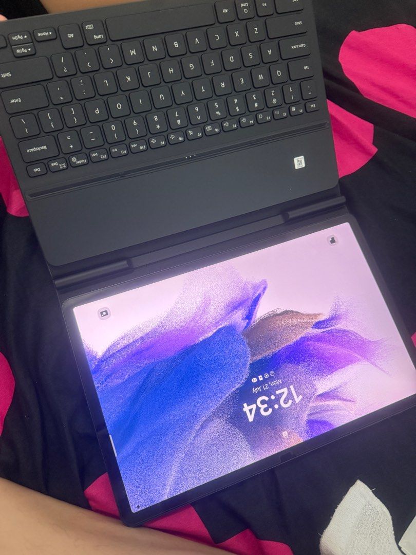 Samsung Galaxy Tab S7 FE (Category: Android) located in Quezon City. Submitted by preetycindz (Listing ID 1381941616, Image 2). Description: Samsung tab s7 fe 6gb /128gb All in good condition With original keyboard and pen Unli check test Open for meetup Makati area .