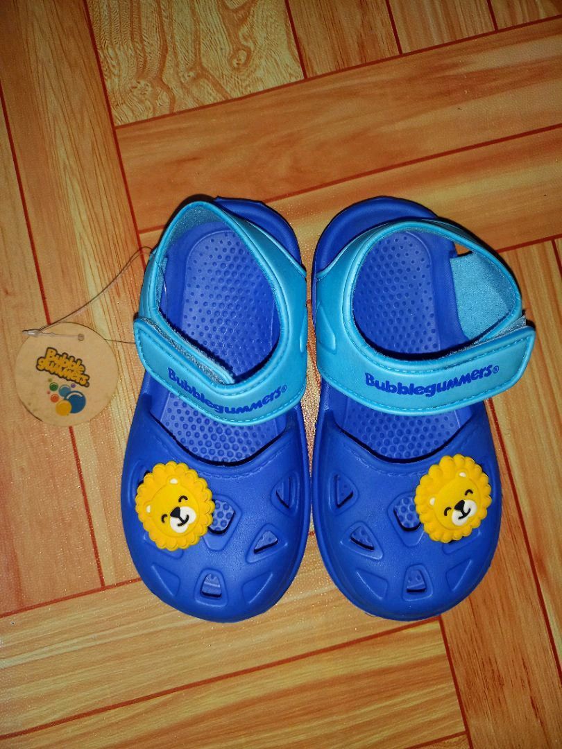 Sandal bubble gummers (Kategori: Orang Tua, Bayi & Anak - Lainnya) berada di Jakarta Pusat. Dikirim oleh Stuff_forsale (ID iklan 1381910129, Gambar 1). Deskripsi: new with tag size 27 insole 16,5 - 17 cm harga sudah termasuk admin oren https://id.shp.ee/S5hfiFt.