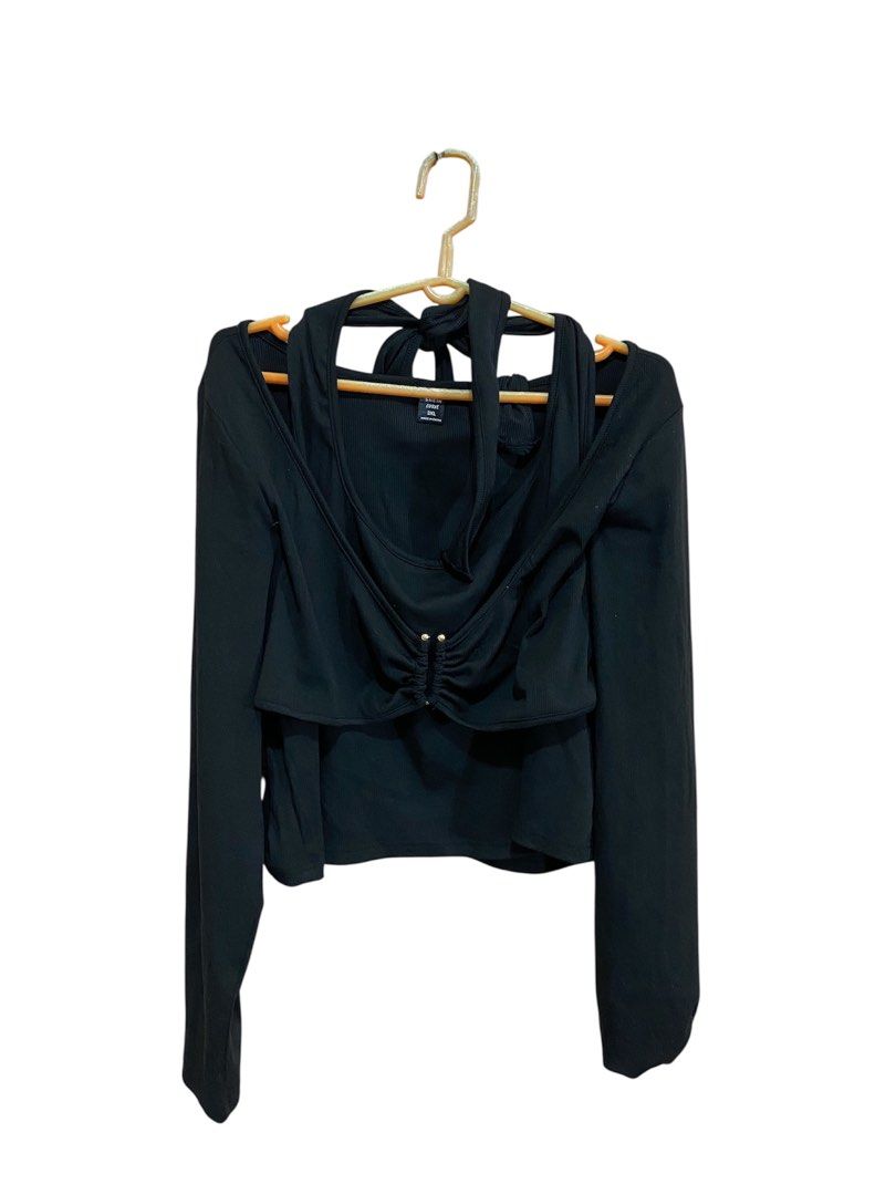 SHEIN CURVE LONG SLEEVE BLACK TOP PLUS SIZE (Category: Longsleeves) located in Lingayen. Submitted by imbeedc (Listing ID 1381924378, Image 3). Description: - never been worn - size: 3XL mode of delivery: J&T Express.