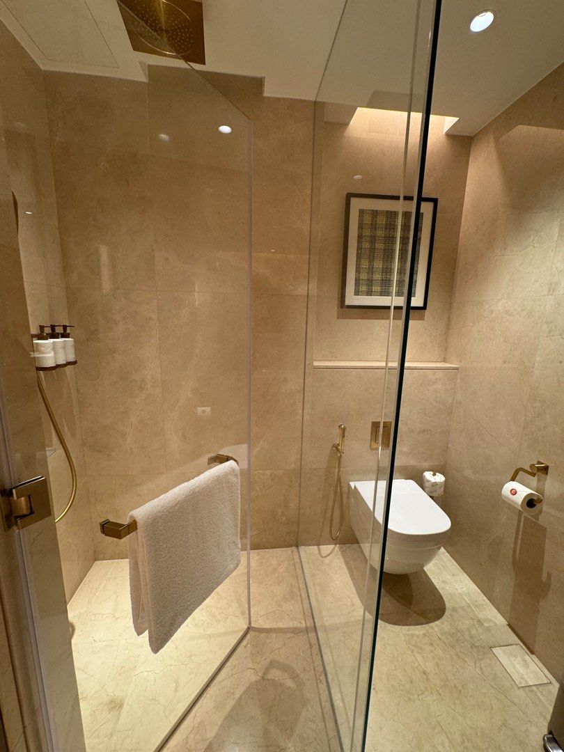 Solaire North Staycation (Category: Room Rentals) located in Quezon City. Submitted by katy2424 (Listing ID 1382088129, Image 2). Description: website price : 19,000 tax included selling for only 9,500 Deluxe Room, 2 Double Beds good for 4pax actually can accommodate 6pax 😝 d naman mahigpit si Solaire North ako bahala 😂🥰 .