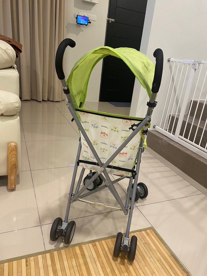 Stroller (Category: Strollers) located in Simpang Ampat. Submitted by istifaa25 (Listing ID 1382074574, Image 2). Description: * Pakai sekali sahaja, nak letgo sebab tak pakai dah. * Material kalis air, sesuai kalau bawak pergi waterpark Boleh cod area Tasek Gelugor, Penang atau mana mana berdekatan 😊.