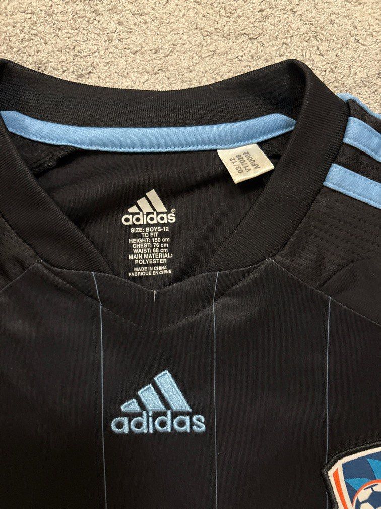 Sydney FC away Kit 2012 kids (Category: Babies & Kids Fashion) located in Petaling Jaya. Submitted by urdadzi (Listing ID 1382017815, Image 2). Description: Bought in Sydney during the year of release Condition 9/10 Refer sizing in pictures of tag.