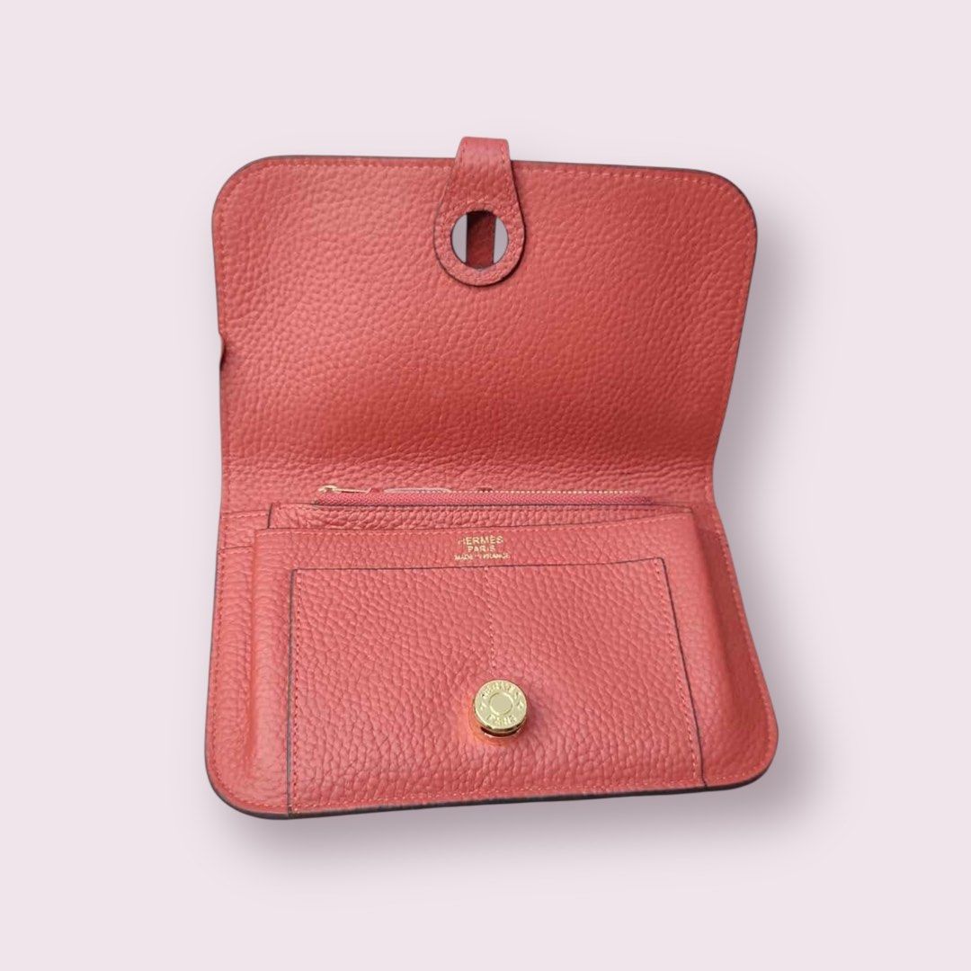TFS Dogon Leather Large Wallet Red (Category: Wallets & Card holders) located in Taguig. Submitted by thefabsourceph (Listing ID 1381923179, Image 3). Description: COD via Orange App.