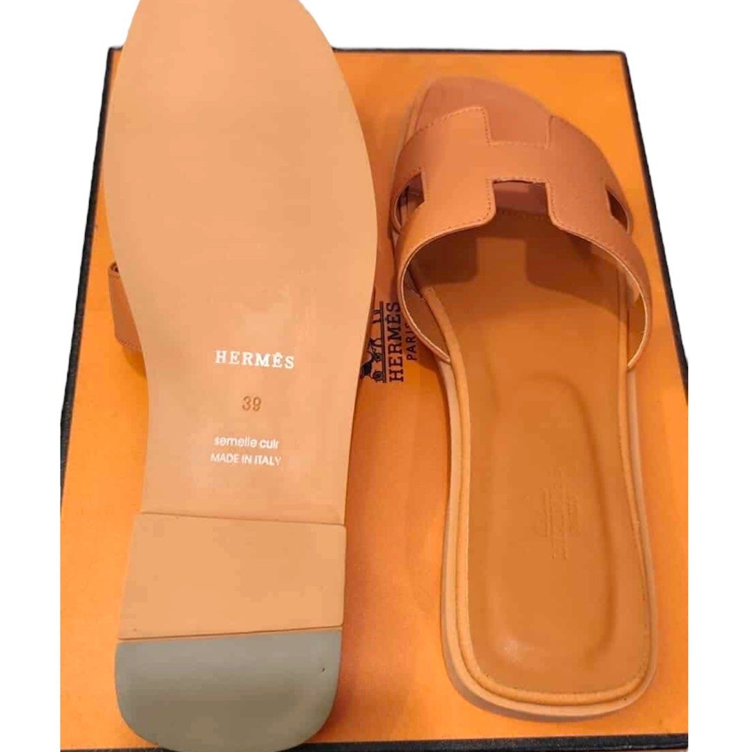 TFS Oran Slides 39 Genuine Trims (Category: Flats & Sandals) located in Taguig. Submitted by thefabsourceph (Listing ID 1381922664, Image 3). Description: COD via Orange App.