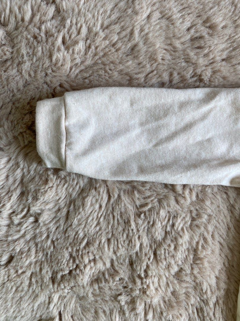 Tiny Button Sleepsuit (Category: Babies & Kids Fashion) located in Petaling Jaya. Submitted by ffinito (Listing ID 1381943453, Image 3). Description: Hi mommies. Letting go this Tiny Button sleepsuit. Never worn bcs accidentally got the wrong size. Np RM50+.