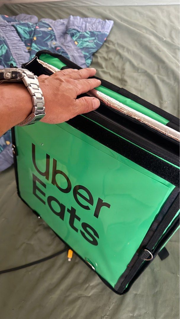 由 myfriend0217 (刊登 ID 1381955994，圖片 1) 提交，位於 彰化縣 (Changhua) 的 全新原廠Uber eats保溫箱 (類別：汽機車零配件)，說明：開通後一直沒跑~出售全新原廠保溫箱。