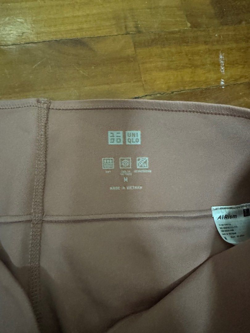 UNIQLO Pink leggings (Category: Activewear) located in Quezon City. Submitted by decluttering.doc (Listing ID 1382033650, Image 2). Description: Barely used..