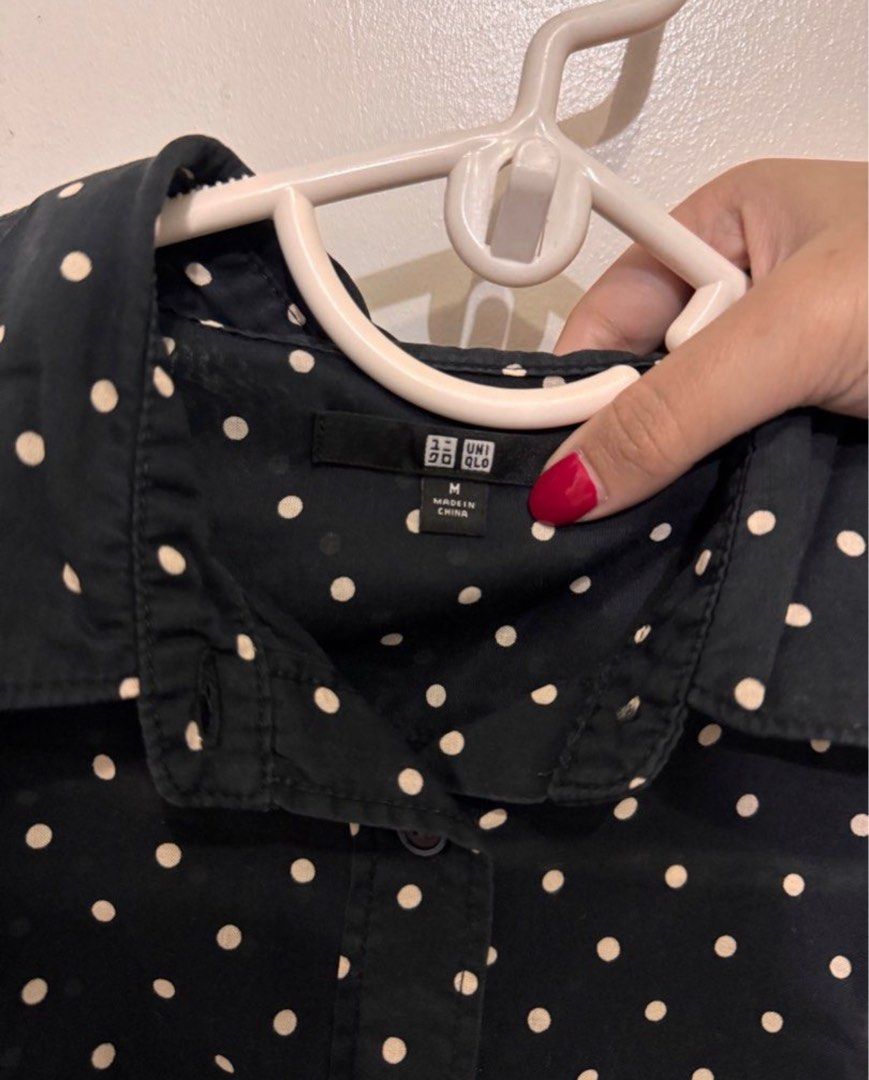 Uniqlo Polka Dot Longsleeve Blouse (Category: Longsleeves) located in Mandaluyong City. Submitted by minasitems (Listing ID 1381895842, Image 3). Description: Tag is size medium, authentic, and barely used! Mop: gcash Mod: lalamove/grab, ggx, j&t Loc: Mandaluyong City.