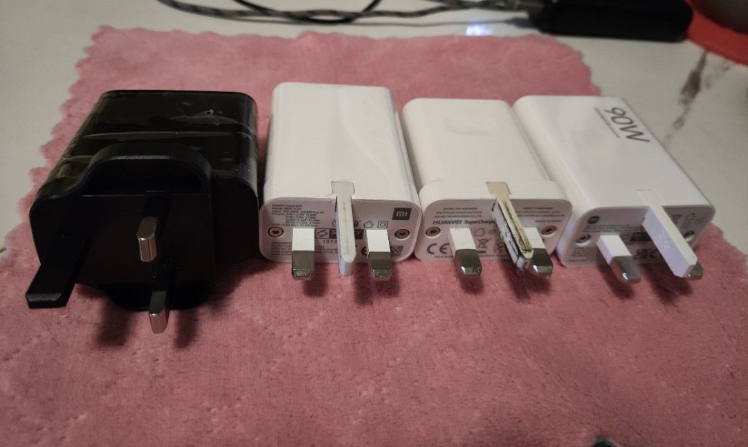 USB快速充電器,快速差電器,3腳差電器 來自贈品 Super charger Switching Power Adaptor 方便旅行用 3 ...