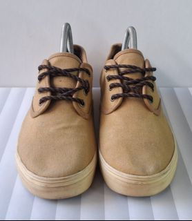 (Kategori: ) berada di . Dikirim oleh sneakerskita. (ID iklan 1382018767, Gambar 1). Deskripsi: .