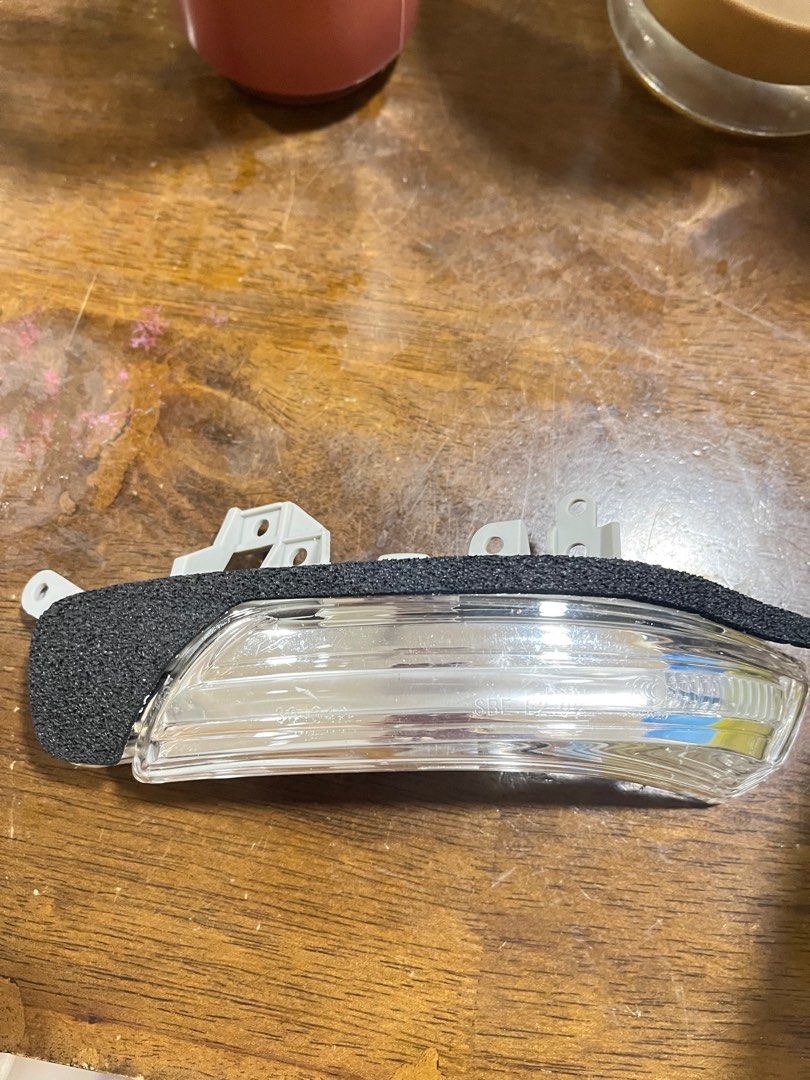 Vemart Perodua Myvi lagi best side mirror signal lamp rear view mirror light accessories (Category: Announcements) located in Subang Jaya. Submitted by shim88 (Listing ID 1381943346, Image 1). Description: When brought is rm70 now offer rm20only(Left side only).