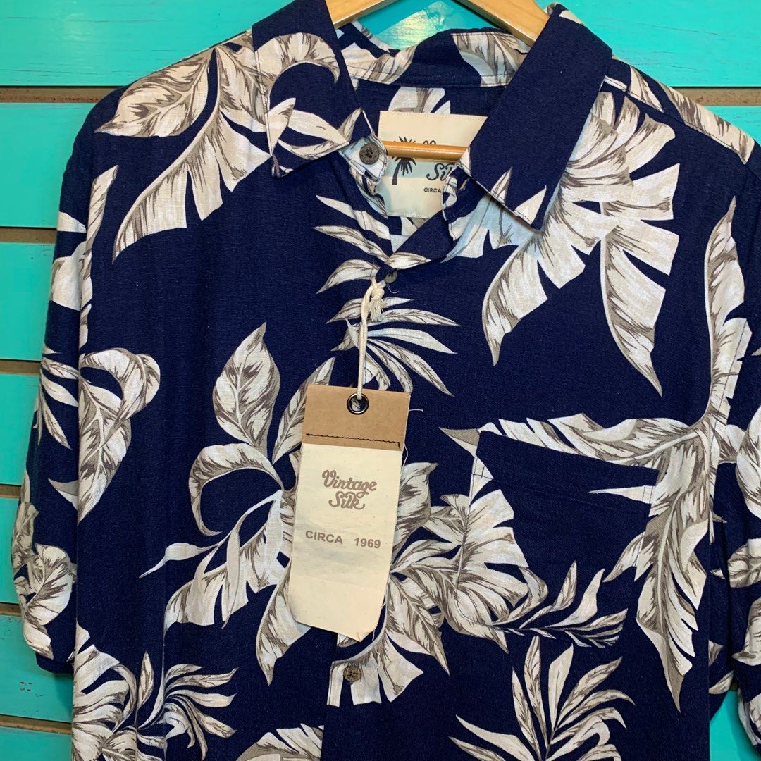 由 369vintage (刊登 ID 1382045528，圖片 2) 提交，位於 桃園市 (Taoyuan) 的 Vintage Silk Circa 夏威夷襯衫 深藍 XL (類別：襯衫)，說明：美國加大尺寸 55% Linen 45% Rayon。