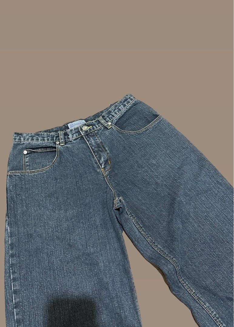 vintage washed baggy jeans (Category: Jeans) located in Manila. Submitted by zrycjp (Listing ID 1382081143, Image 2). Description: waist - 30 inches length - 41 inches leg opening - 9.5 inches.