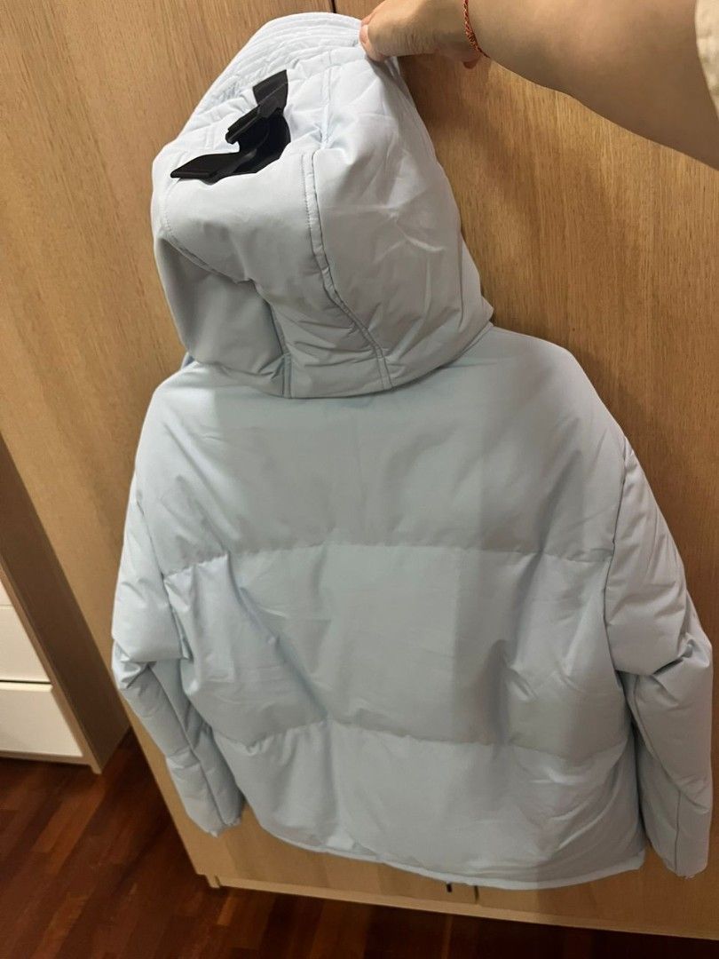 Winter Jacket (Category: Coats, Jackets and Outerwear) located in Kajang. Submitted by fastzeel (Listing ID 1382055145, Image 2). Description: Unisex Jacket M size but I am a M size person, feel big for me. Suits L size person. **Negotiable**.