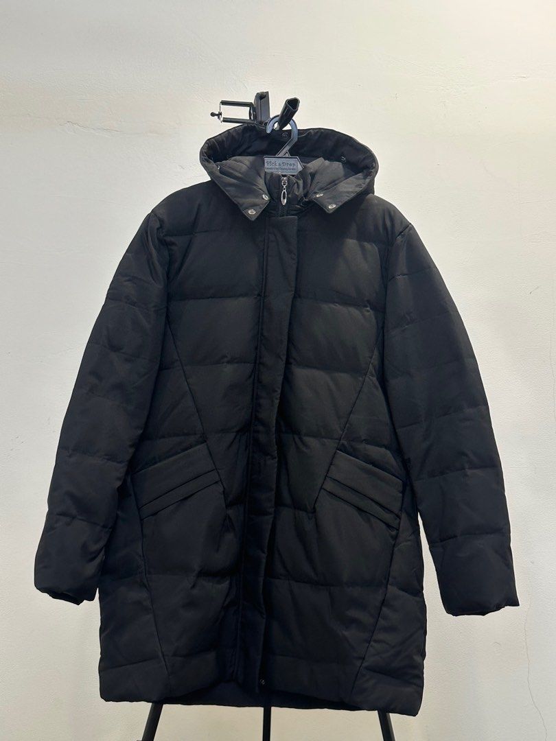 Winter jacket outerlayer (Category: Coats, Jackets and Outerwear) located in Kuala Lumpur. Submitted by rumahmana (Listing ID 1381970155, Image 1). Description: The size shown from the jacket is 5XL but actually suit for normal XL or free size because the cutting is smaller Whoever around this size suitable for this jacket Weight 63kg Height 156cm.