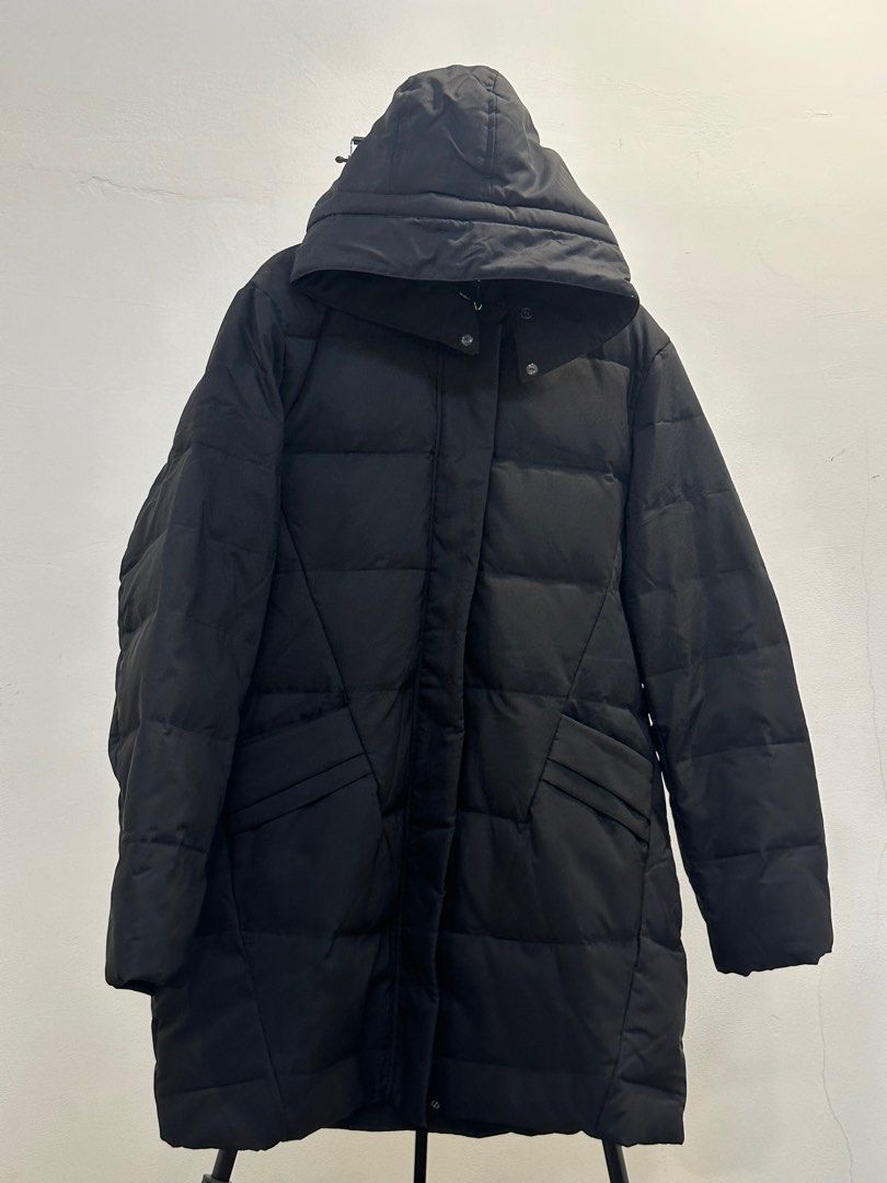 Winter jacket outerlayer (Category: Coats, Jackets and Outerwear) located in Kuala Lumpur. Submitted by rumahmana (Listing ID 1381970155, Image 2). Description: The size shown from the jacket is 5XL but actually suit for normal XL or free size because the cutting is smaller Whoever around this size suitable for this jacket Weight 63kg Height 156cm.