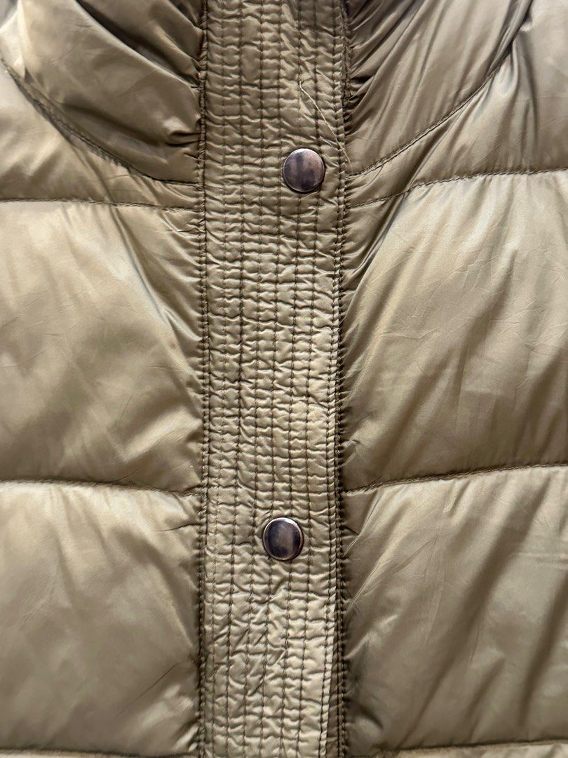 Winter jacket outerlayer (Category: Coats, Jackets and Outerwear) located in Kuala Lumpur. Submitted by rumahmana (Listing ID 1381971704, Image 3). Description: Normally wear L size suit this jacket Whoever around this size suitable for this jacket Weight 63kg Height 156cm.