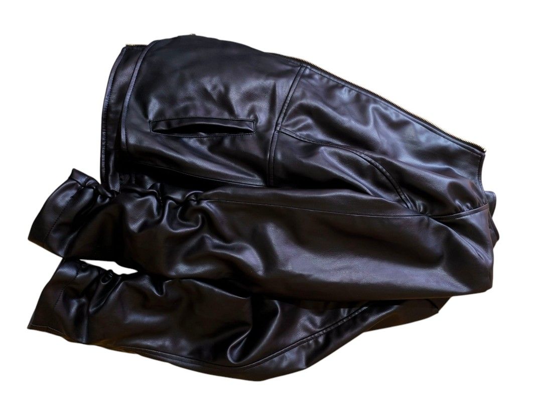 Zara Faux Leather Jacket (Category: Coats, Jackets and Outerwear) located in Santa Rosa. Submitted by thrifthavenc0 (Listing ID 1382080638, Image 3). Description: best M-L, smaller than tag size Arm: 7 in W19.5 x L21 in ‼️Payment first basis. ‼️ ⚡Shipping cost not included—paid by buyer ⚡Shipping via J&T or Flash Express.