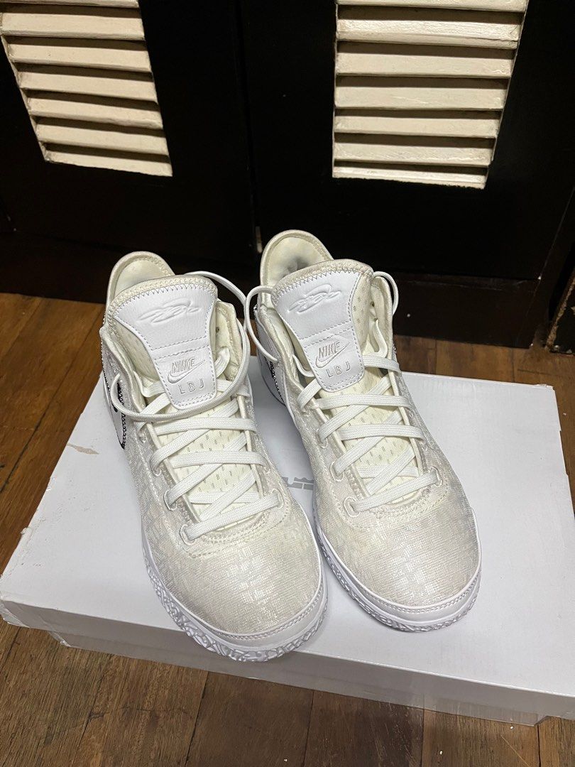 Zoom LeBron nxxt gen ep sneakers (Category: Sneakers) located in Pasig City. Submitted by closetcleanoutmnl (Listing ID 1381988524, Image 1). Description: 💯 authentic Zoom LeBron nxxt gen ep Used twice only Perfect condition With box Mens: size 8.5 Women : size 10 .